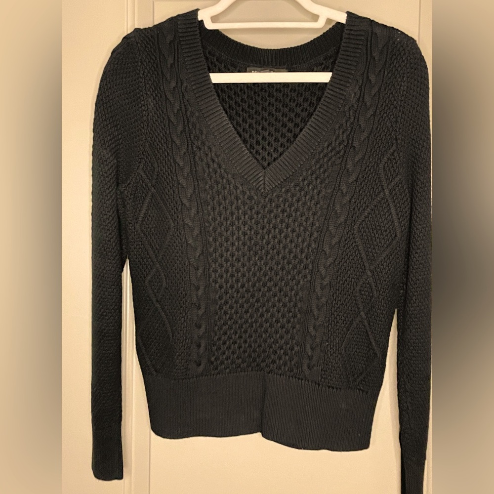 Banana Republic Pullover V-Neck Cable Waffle Knit Sweater in Black